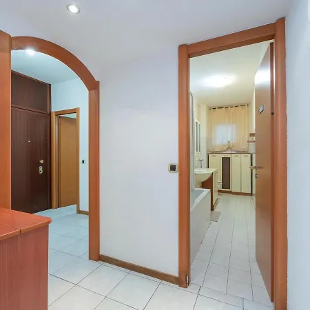Апартаменты Abeti House *